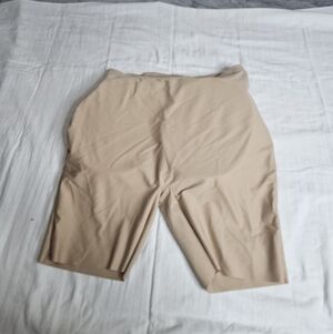 SKIMS NWT Butt Enhancing Padded Short